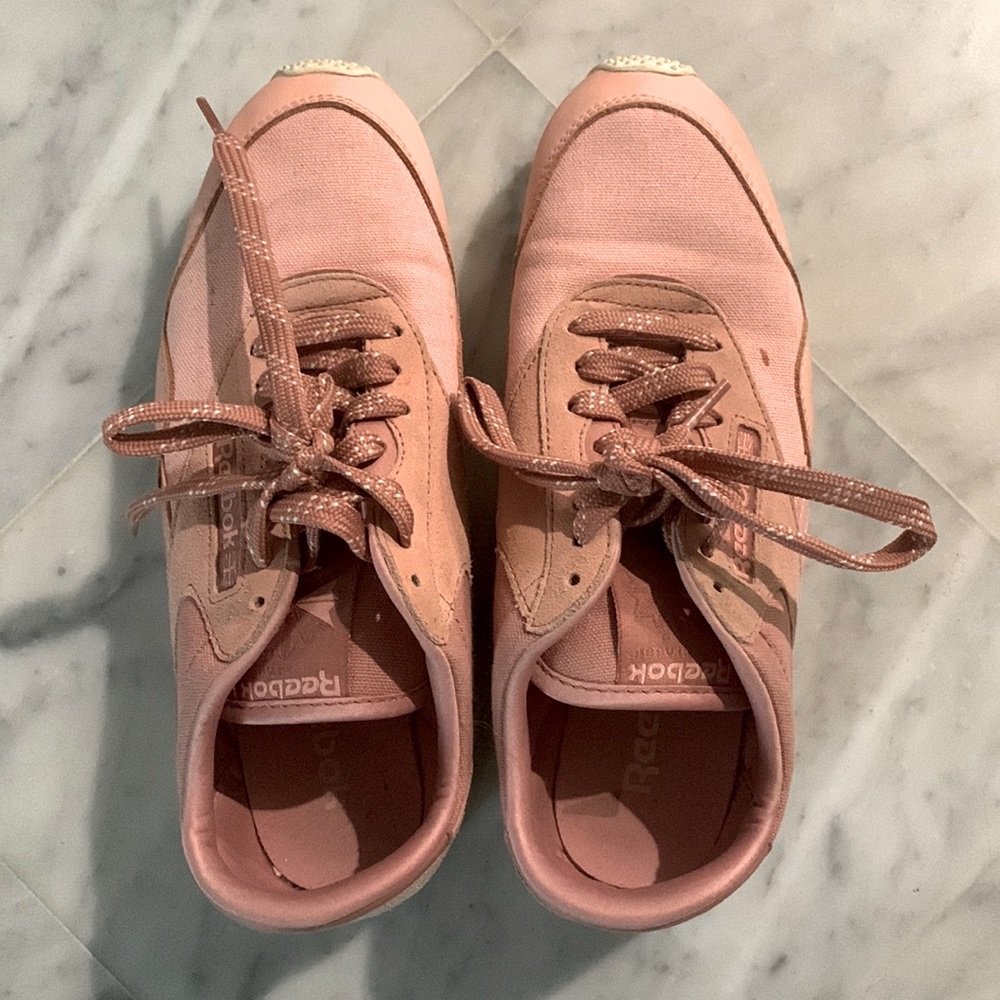 3 for $30 Reebok vintage-feel pink shoes 👟